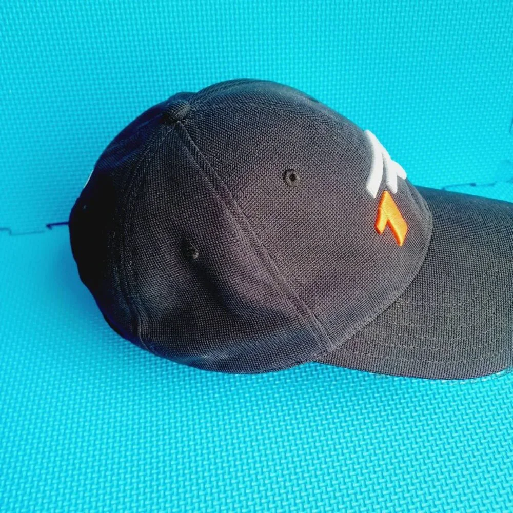 TaylorMade Hat Mens Adjustable Black Strapback‎ Cap Golf R1 Driver Embroidered